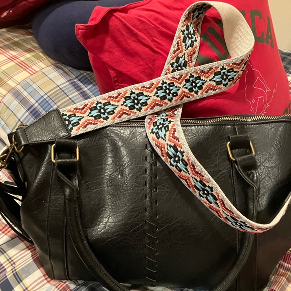 NWOT MID SIZE BLACK BAG WITH GUITAR STRAP ALL NEW - Picture 10 of 17